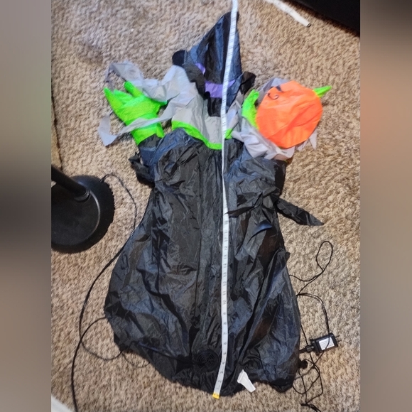 Halloween Witch Holding A Pumpkin Inflatable Spooky 37" - Picture 15 of 16